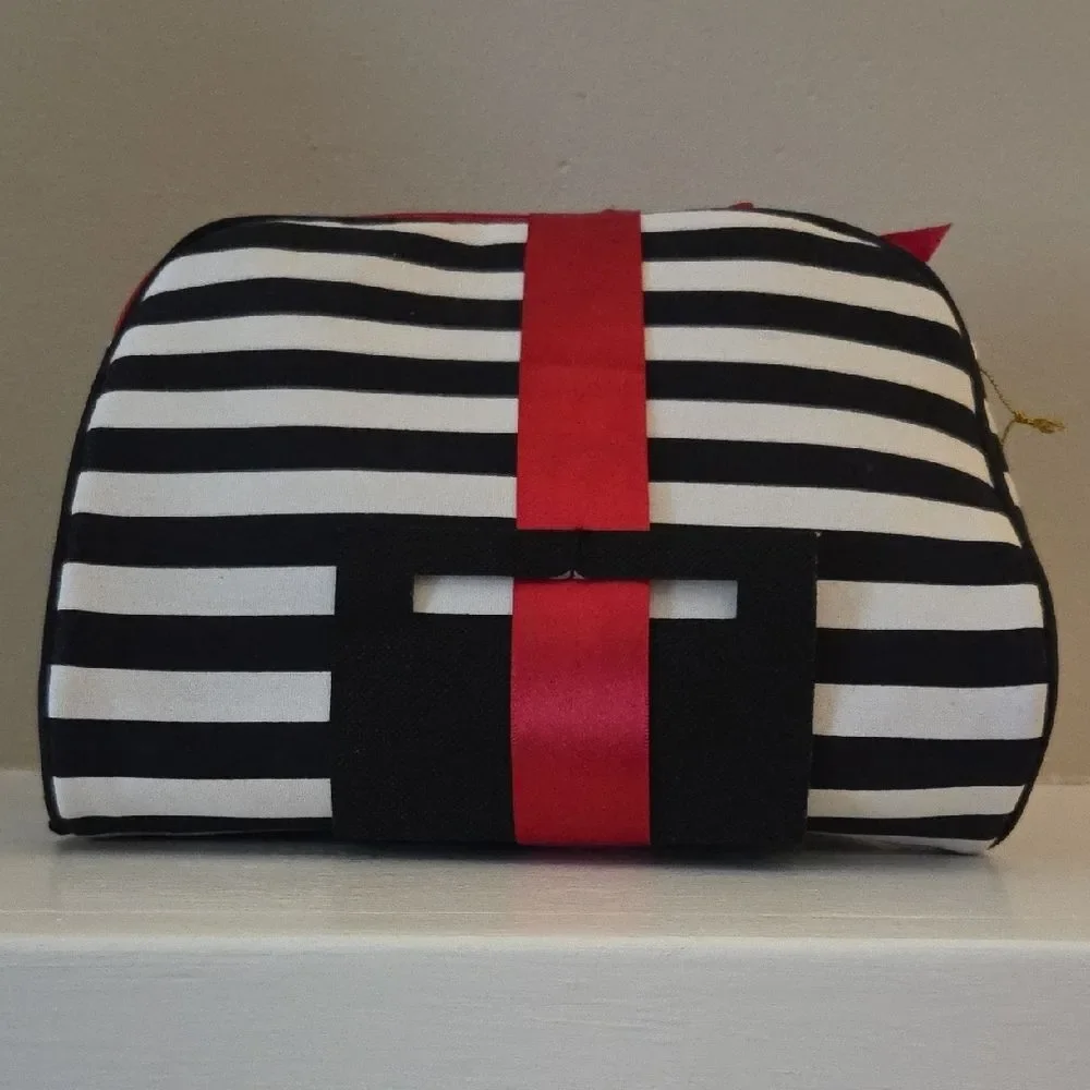 NWT Nicole Hello Beautiful Cosmetic Bags